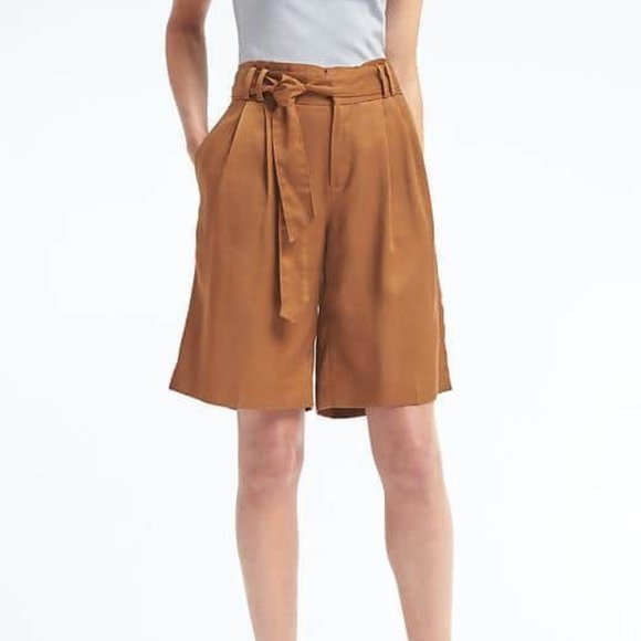 Banana Republic *NEW WITH TAGS* Avery Short - Picture 1 of 4